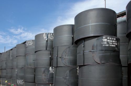 新金钢铁 坚持精品战略，以高端新材料产品做强做优针纺织品及原料品牌